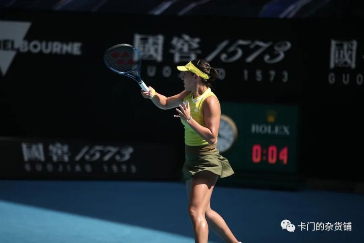 祝福！阿森纳前锋萨卡社媒官宣与相恋5年的女友求婚成功